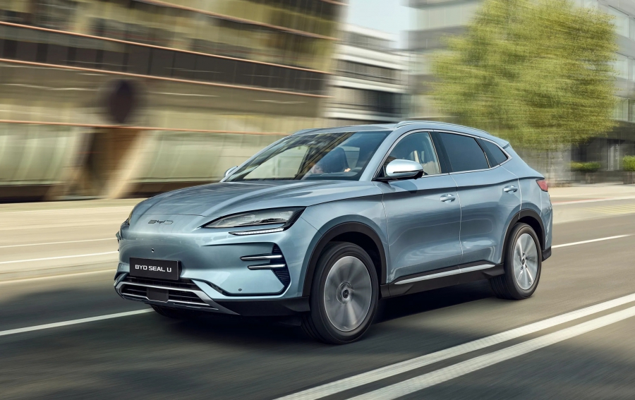 BYD: Ξεπερνά την Tesla στις πωλήσεις αμιγώς ηλεκτρικών οχημάτων, ξανά