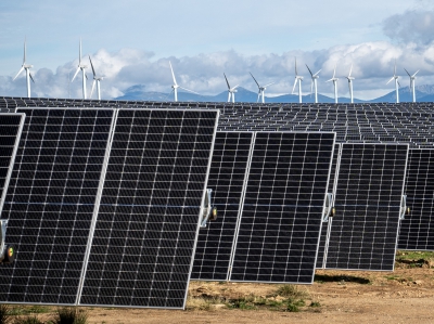 WoodMac: Πρωτοφανής ο ρυθμός επίτευξης της ενεργειακής μετάβασης - Ρεκόρ ηλιακής ενέργειας το 2025