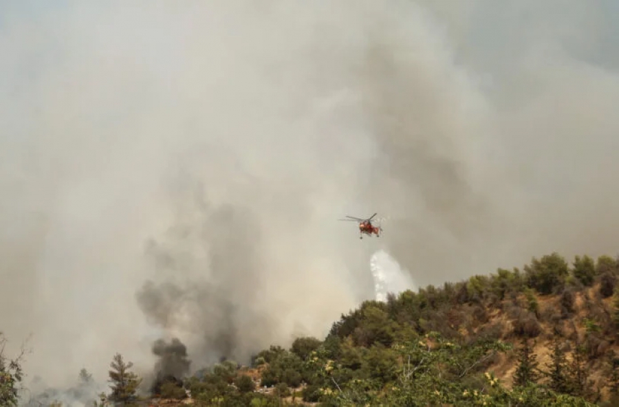 Φωτιά στον Υμηττό στο ύψος της Πολυτεχνειούπολης