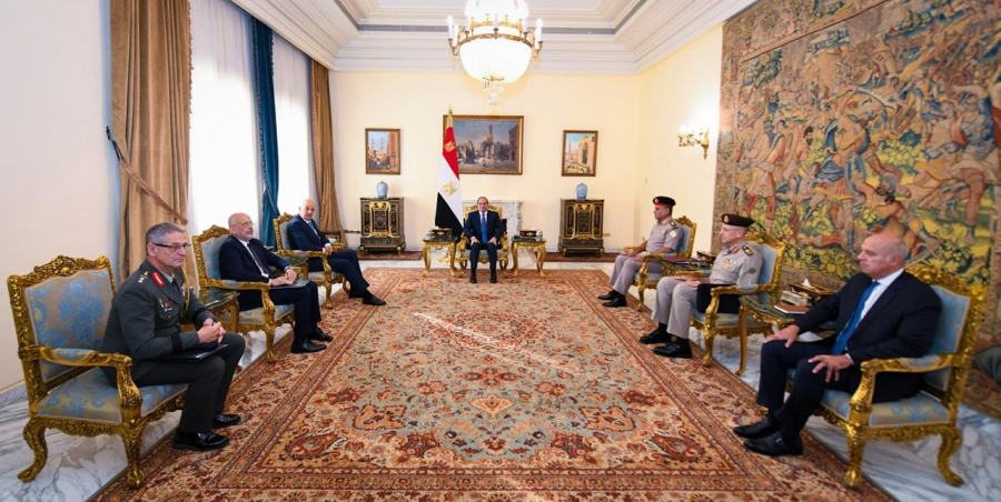 Sisi προς Δένδια: Νέα ώθηση στη στρατηγική συνεργασία Ελλάδας–Αιγύπτου με έμφαση στην άμυνα