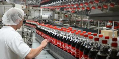 Coca Cola HBC: Ισχυρή άνοδος 19,7% στα κέρδη ανά μετοχή το 2025 – Προτεινόμενο μέρισμα 1,2 ευρώ (+17%)