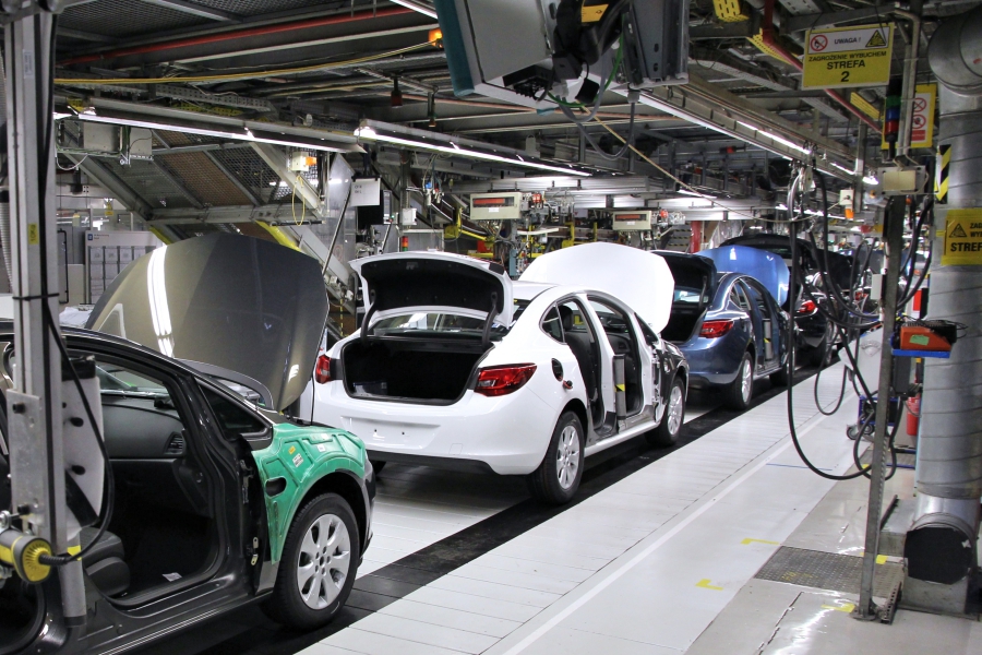Berenberg: Αναβάθμιση για BMW και υποβάθμιση για Stellantis εν μέσω κύματος αναδιάρθρωσης στην αυτοκινητοβιομηχανία