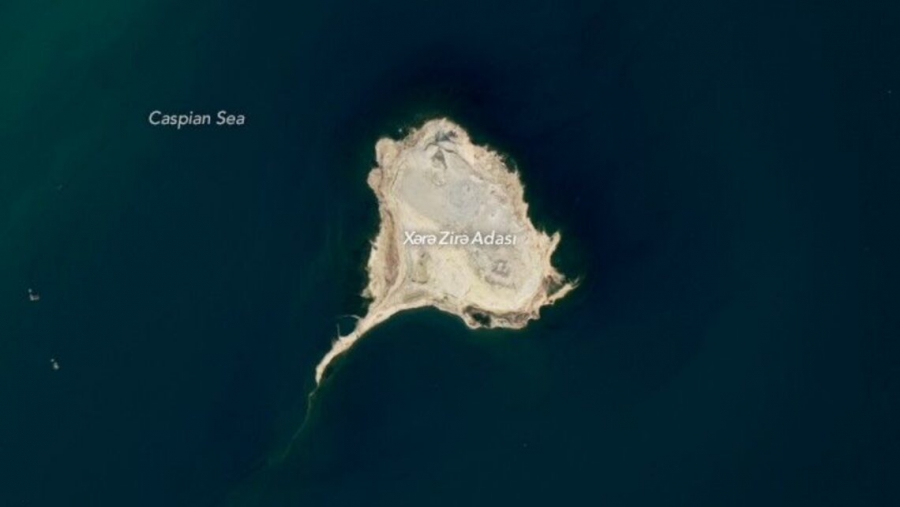Η NASA εντόπισε κάτι που έμοιαζε με γιγάντια πλάσματα με ουρά που κινούνταν στον ωκεανό- Τελικά ήταν νησιά από ηφαιστειακή λάσπη (ecoportal.net)