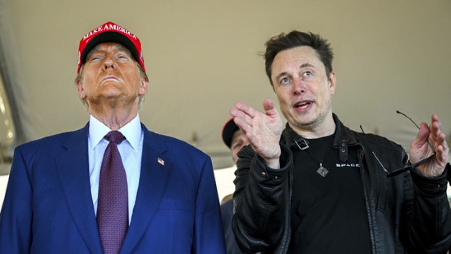 Τrump: Θα αγοράσω ένα ολοκαίνουργιο Tesla – «Ζόρια» για τον κολοσσό του Musk