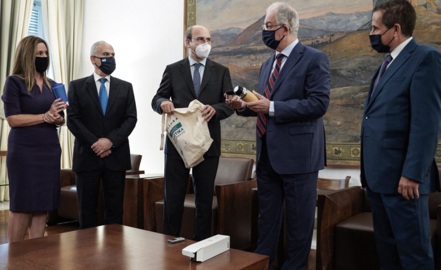 Εκστρατεία «Χωρίς Πλαστικά Μιας Χρήσης» και στη Βουλή