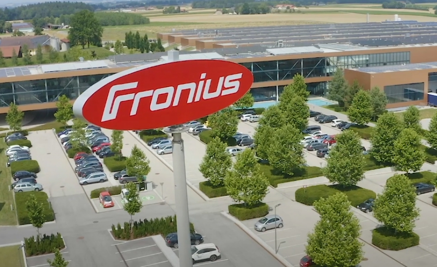 Η Fronius προωθεί υβριδικούς μετατροπείς για οικιακές και εμπορικές εφαρμογές