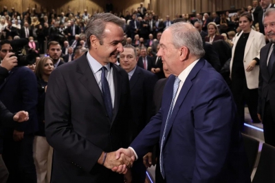 Το «κενό» Σαμαρά από τη χθεσινή βιβλιοπαρουσίαση και η σημειολογία της χειραψίας Μητσοτάκη - Καραμανλή