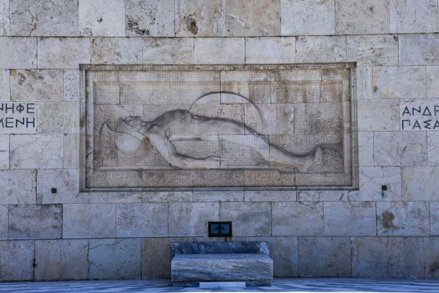 Tι προβλέπει η τροπολογία που φέρνει η κυβέρνηση για το Μνημείο του Άγνωστου Στρατιώτη
