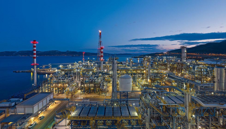 HelleniQ Energy: Υψηλή κερδοφορία και μερίσματα στην τριετία προβλέπει η AXIA