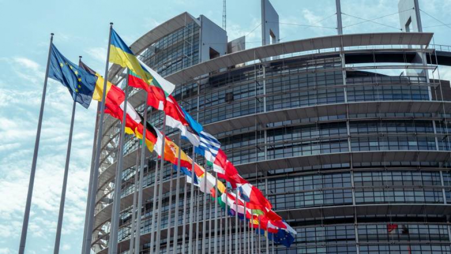 Η ΕΕ πασχίζει για μια εμπορική συμφωνία υπό τον φόβο νέων δασμών από τις ΗΠΑ