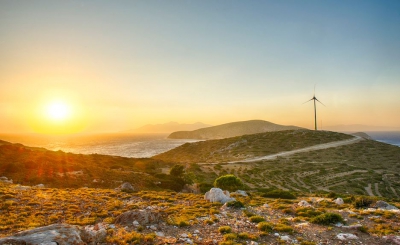 EEG: Νέες επενδύσεις ενεργειακής αυτονόμησης τεσσάρων νησιών του Αιγαίου