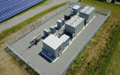 Συνεργασία Motor Oil και Eos για την εγκατάσταση συστήματος αποθήκευσης ενέργειας σε μπαταρίες στο διυλιστήριο