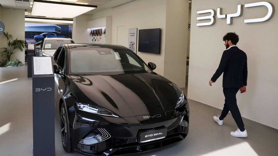 Προνόμια στους Γερμανούς κατασκευαστές αυτοκινήτων για να αποφύγει τους δασμούς σκέφτεται το Πεκίνο