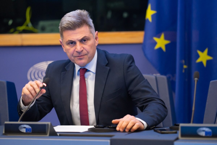 Ν.Φαραντούρης: Το ΠΑΣΟΚ βασικός εναλλακτικός πόλος εξουσίας - Νέα επίθεση του Κινήματος σε Τζαβέλλα