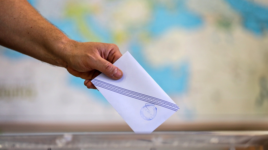 Metron: Η ΝΔ ανεβάζει τα ποσοστά της σε σχέση με τις ευρωεκλογές του 2019, το ΠΑΣΟΚ στην β΄θέση