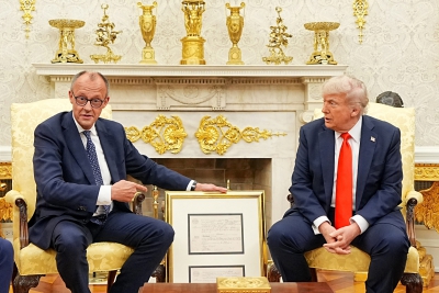 Trump: «Τραβάει το αυτί» του Merz για το Ορμούζ