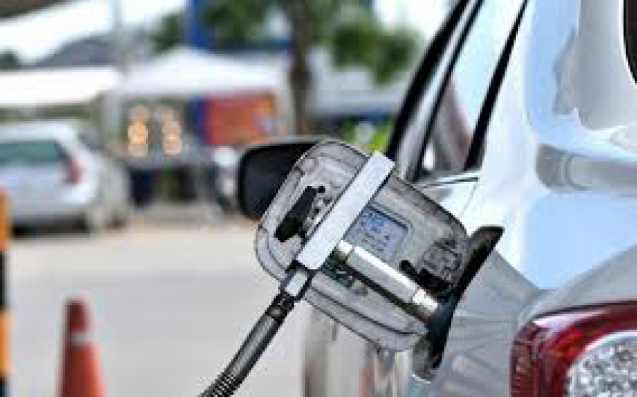 Αρχίζει να πατάει.. γκάζι η αεριοκίνηση και στην Ελλάδα – Φθηνότερο έως 60% το CNG από τα άλλα καύσιμα