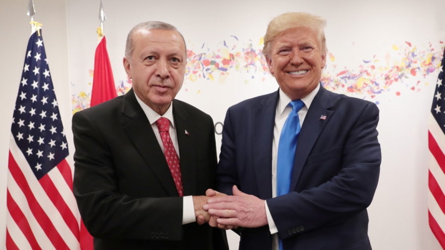Bloomberg: Tετ α τετ Trump – Εrdogan σήμερα στη Χάγη