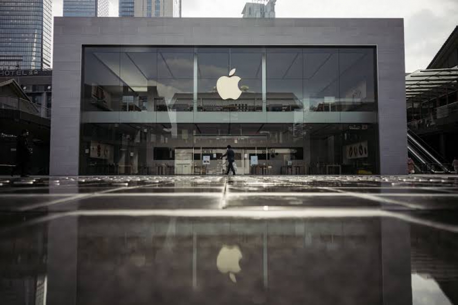 Apple: Εκτοξεύονται οι πωλήσεις iPhone αλλά οι μετοχές υποχωρούν περισσότερο από 7% – Αλλαγή ηγεσίας