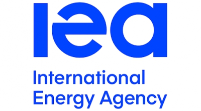 IEA: Μείωση των αποθεμάτων πετρελαίου, αλλά και μεγάλη πτώση του πετρελαίου