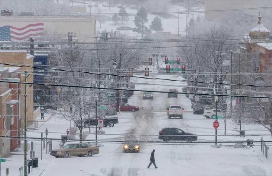 ΗΠΑ: Χωρίς ηλεκτρικό ρεύμα πάνω από 300 χιλ. καταναλωτές λόγω της καταιγίδας