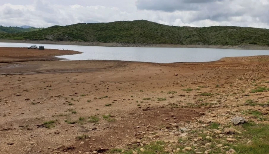 Έπεσε ανησυχητικά η στάθμη της Λίμνης Πηγών Αώου