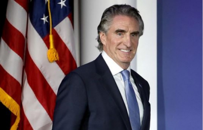 Η ατζέντα του Doug Burgum στην Αθήνα - Τι θα συζητήσει με Μητσοτάκη, τα ραντεβού με τις επιχειρήσεις