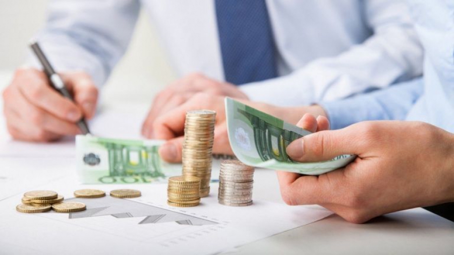 Μπαίνει πλαφόν στο κόστος των καταναλωτικών δανείων έως 100.000 ευρώ
