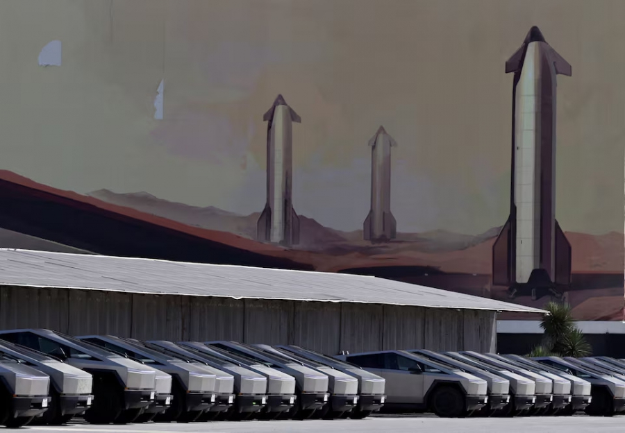 Musk: Αφήνει ανοιχτό το ενδεχόμενο συγχώνευσης Tesla και SpaceX