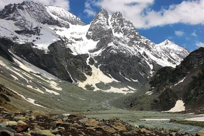 Ο παγετώνας του Κασμίρ που υποχωρεί δημιουργεί έναν ολόκληρο νέο κόσμο στο πέρασμά του (The Guardian)
