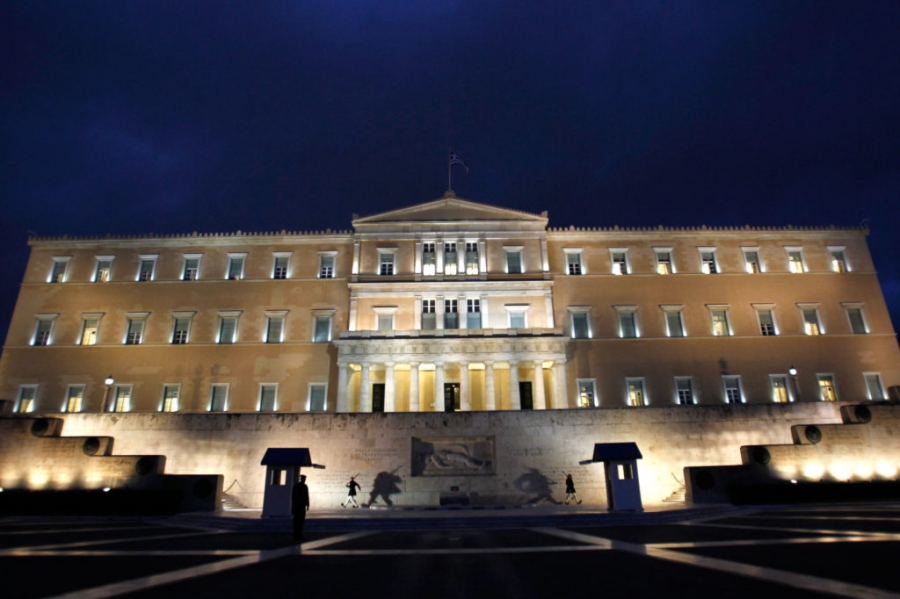 Στον δρόμο της εξοικονόμησης η Βουλή - Πότε θα σβήνει τα φώτα