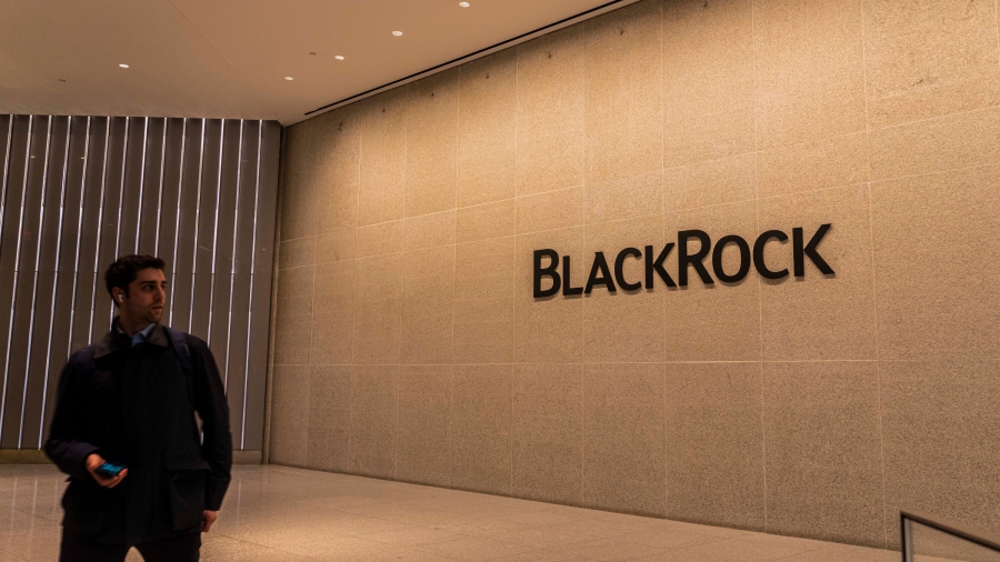 H BlackRock αποκτά ποσοστό της διώρυγας του Παναμά για χάρη του Trump