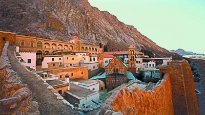 H Aίγυπτος δημεύει την περιουσία της Μονής του Σινά - O Σίσι ξεγέλασε την ελληνική κυβέρνηση - Ιερώνυμος: Εύλογη οργή