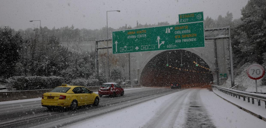 Κακοκαιρία Ελπίς: Αποζημίωση 2.000 ευρώ για κάθε εγκλωβισμένο ΙΧ από την Αττική Οδό