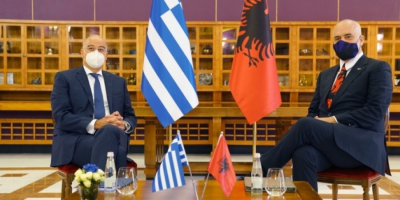Στη Χάγη Ελλάδα και Αλβανία για την οριοθέτηση θαλάσσιων ζωνών - Η συνάντηση Δένδια με Rama