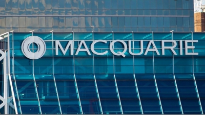 Στην Αθήνα η Macquarie για διπλό deal