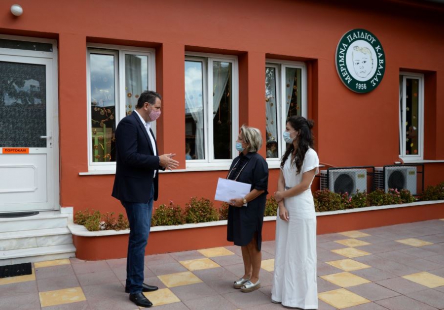 Η Energean δωρίζει σχολικό και μαθητικό εξοπλισμό σε Καβάλα, Θάσο και Νέα Καρβάλη