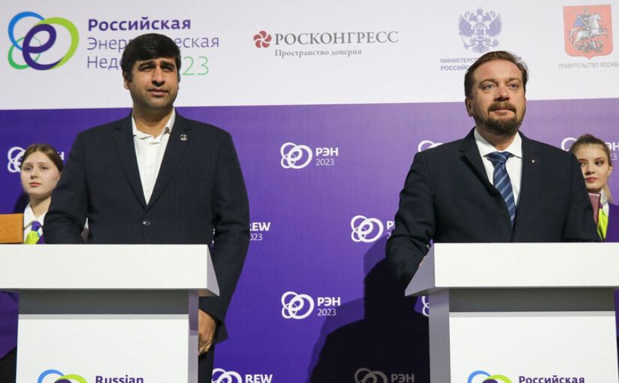 Ιράν και Ρωσία υπέγραψαν μνημόνιο συνεργασίας για πετρέλαιο και φυσικό αέριο