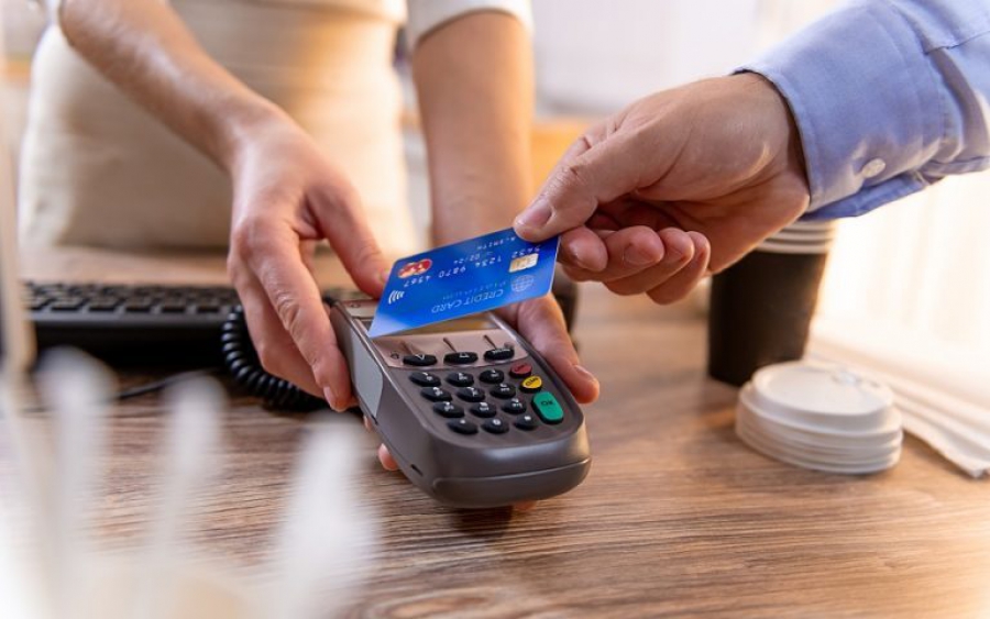 Kατακόρυφη αύξηση των συναλλαγών με κάρτες το 2023