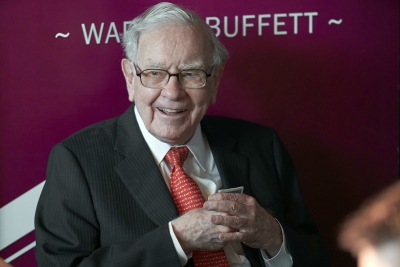 Αυξάνει τις θέσεις του σε πετρελαϊκές ο Buffett