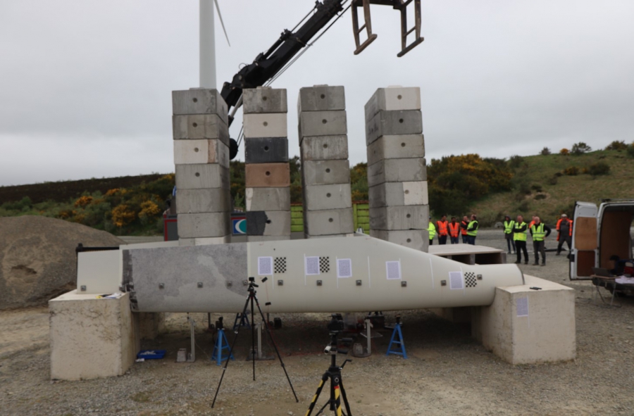 Από το Αιολικό πάρκο στην πεζογέφυρα από Λεπίδες Ανεμογεννητριών