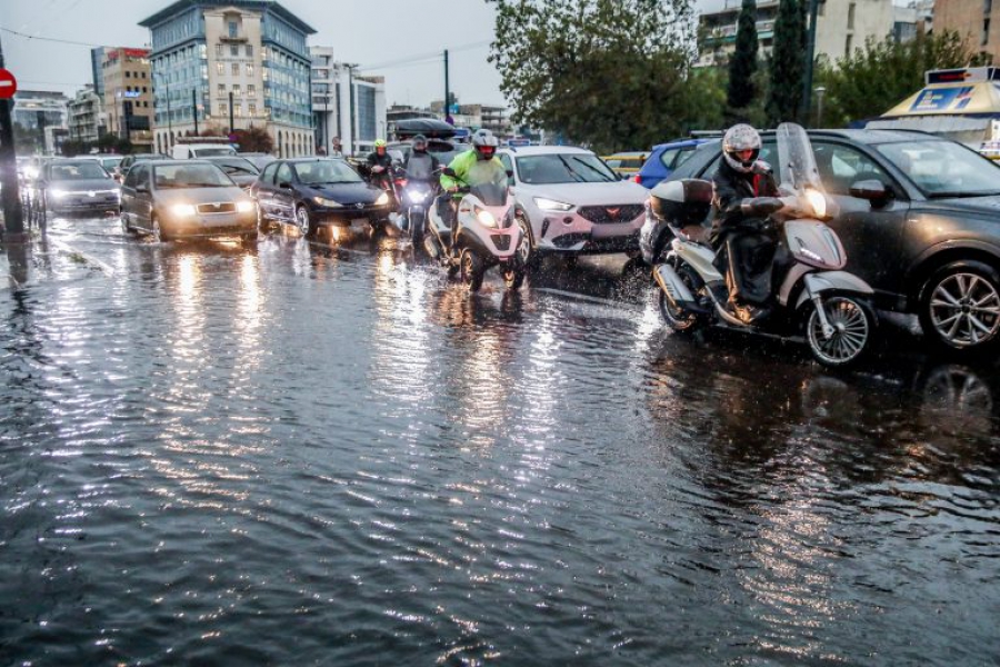 Σαρώνει η καταιγίδα Byron - Σοβαρά προβλήματα σε Αττική και Λακωνία - Σε επιφυλακή ο κρατικός μηχανισμός