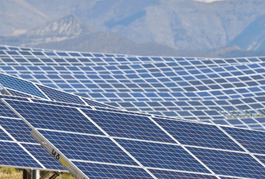 «Φωτοβολταϊκά στις στέγες» για περισσότερα από 30 εκατ. νοικοκυριά στην Ευρώπη - Περί τα 2 εκατ θα μπορούσαν να εγκαταλείψουν το δίκτυο μέχρι το 2050