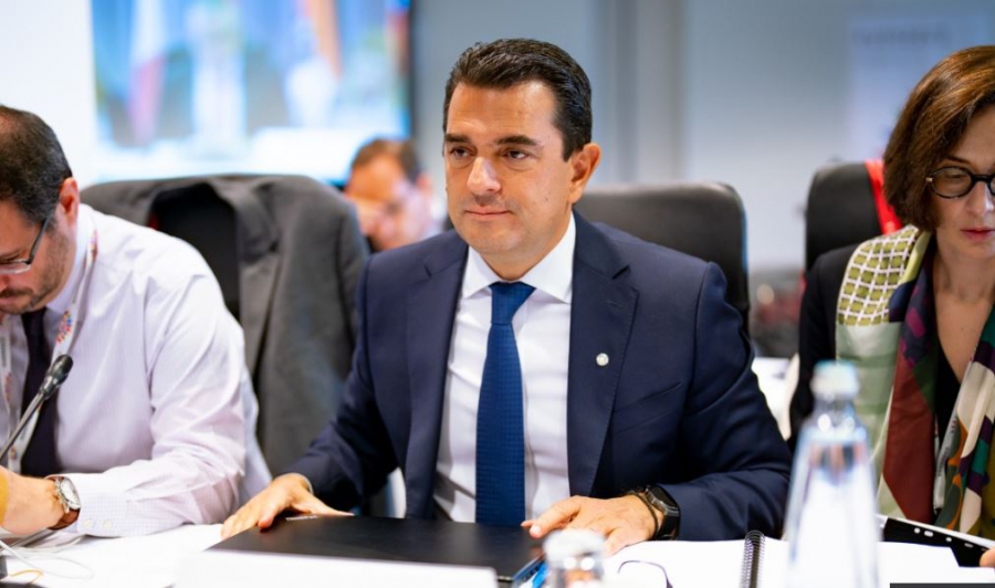 Σκρέκας στο συμβούλιο των ΥΠΕΝ: Μεταβλητό ανώτατο όριο στο TTF για τη διασφάλιση επάρκειας και μείωση των τιμών