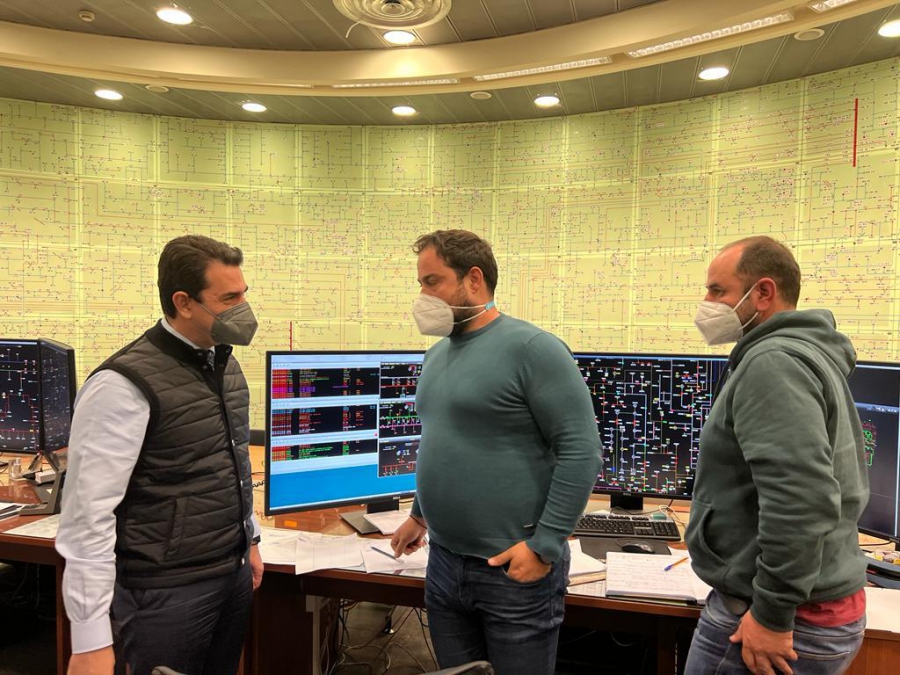 Σύσκεψη υπό τον Σκρέκα στο Κέντρο Ελέγχου Αττικής του ΔΕΔΔΗΕ για την αντιμετώπιση της κακοκαιρίας