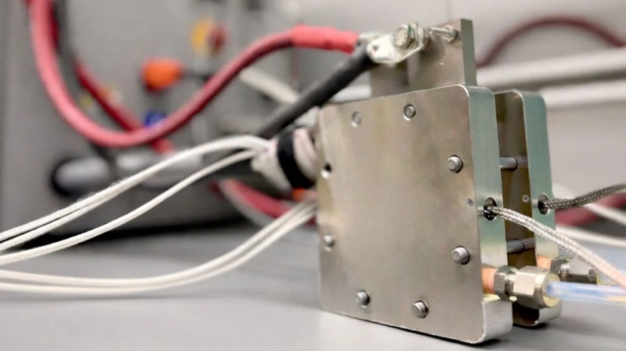 Πρωτοποριακή συσκευή υπόσχεται να μειώσει το τεράστιο αποτύπωμα άνθρακα του αιθυλενίου (scitechdaily.com)