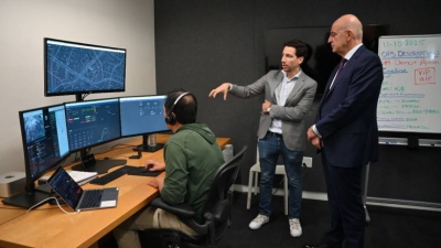 Ο Δένδιας σε εργοστάσιο drones στην Καλιφόρνια για να ενισχύσει την ελληνική άμυνα