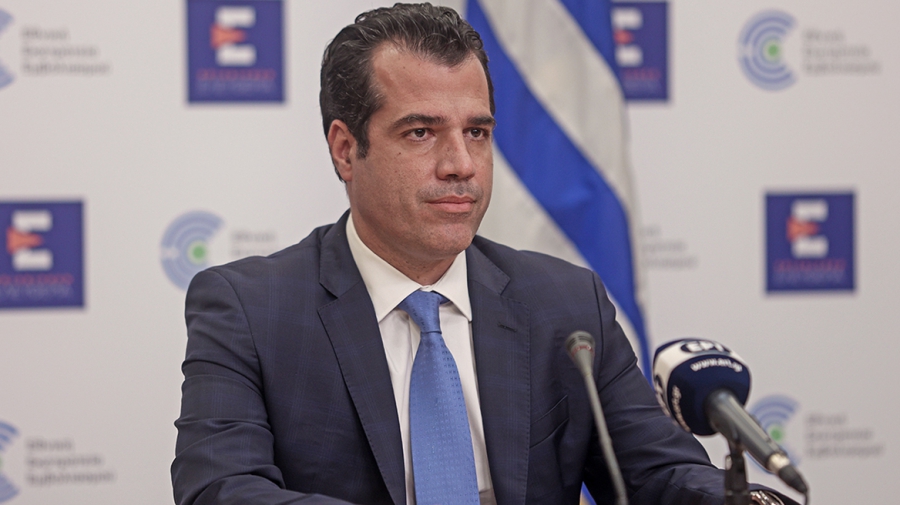 Πλεύρης: Αν χρειαστεί θα εξετάσουμε επέκταση στη χρήση μάσκας