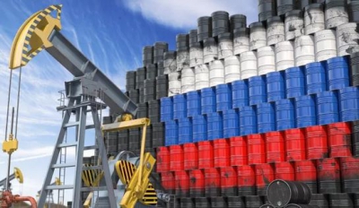 Bloomberg: Η Μόσχα εξετάζει το ενδεχόμενο να ορίσει κατώτερη τιμή για το ρωσικό πετρέλαιο