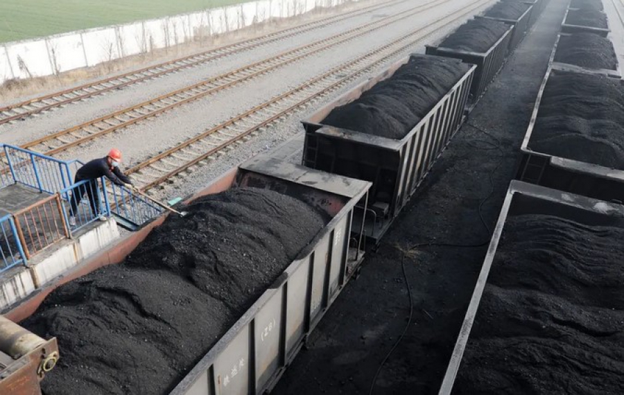 Reuters: Γιατί η Κίνα εξετάζει εφεδρικό σύστημα παραγωγής άνθρακα έως το 2027